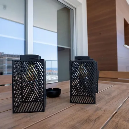 Special Offer - Modern Apartment, Walking Distance To Beach, Hot Tub, Bbq, Rooftop Sea Views Paphos