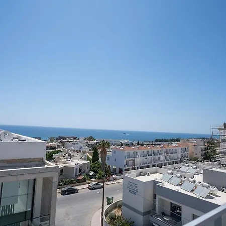 Special Offer - Modern Apartment, Walking Distance To Beach, Hot Tub, Bbq, Rooftop Sea Views Paphos