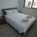 Modern Apartment, Walking Distance To Beach, Hot Tub, Bbq, Rooftop Sea Views Apartment Paphos
