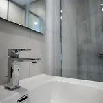Apartment Modern Apartment, Walking Distance To Beach, Hot Tub, Bbq, Rooftop Sea Views