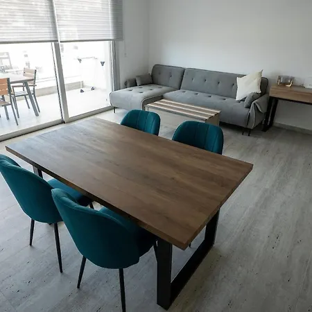 דירה Modern Apartment, Walking Distance To Beach, Hot Tub, Bbq, Rooftop Sea Views פאפוס