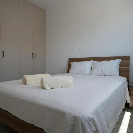Stylish Walking Distance To Beach, Hot Tub, Bbq, Rooftop Sea Views פאפוס
