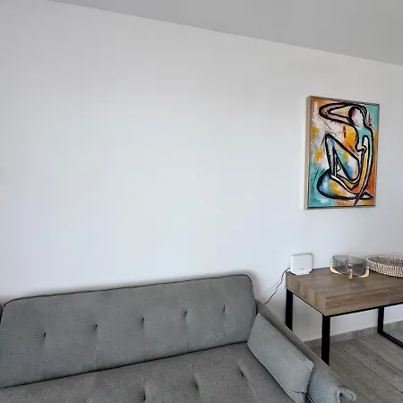 דירה Stylish Walking Distance To Beach, Hot Tub, Bbq, Rooftop Sea Views פאפוס