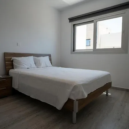 Special Offer - Modern Apartment, Walking Distance To Beach, Hot Tub, Bbq, Rooftop Sea Views *