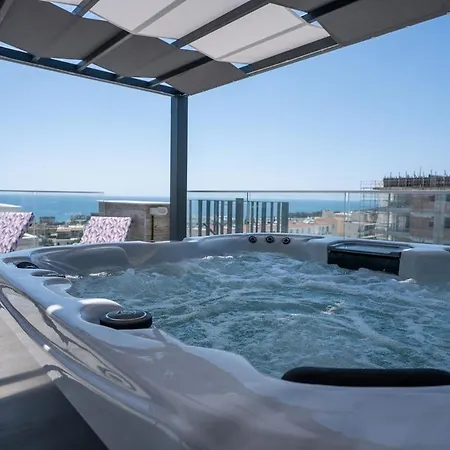 דירה Stylish Walking Distance To Beach, Hot Tub, Bbq, Rooftop Sea Views *