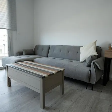 Special Offer - Modern Apartment, Walking Distance To Beach, Hot Tub, Bbq, Rooftop Sea Views Pafos