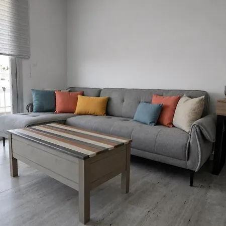 Stylish Walking Distance To Beach, Hot Tub, Bbq, Rooftop Sea Views דירה פאפוס