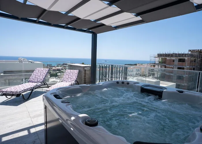 Lejlighed Special Offer - Modern Apartment, Walking Distance To Beach, Hot Tub, Bbq, Rooftop Sea Views Paphos
