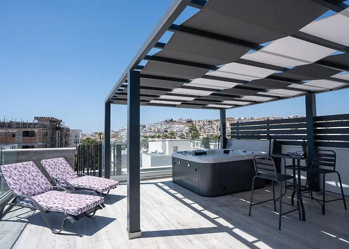 Special Offer - Modern Apartment, Walking Distance To Beach, Hot Tub, Bbq, Rooftop Sea Views Lejlighed