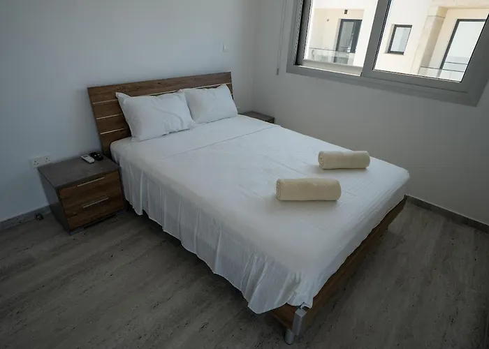 Special Offer - Modern Apartment, Walking Distance To Beach, Hot Tub, Bbq, Rooftop Sea Views Lejlighed Paphos