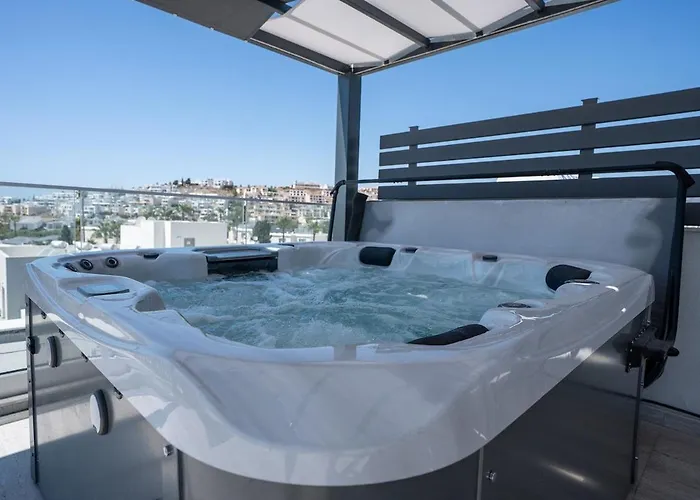 Special Offer - Modern Apartment, Walking Distance To Beach, Hot Tub, Bbq, Rooftop Sea Views Lejlighed *