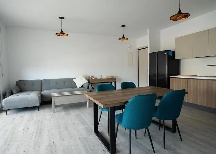 Special Offer - Modern Apartment, Walking Distance To Beach, Hot Tub, Bbq, Rooftop Sea Views * Paphos