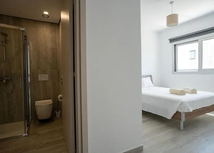 Special Offer - Modern Apartment, Walking Distance To Beach, Hot Tub, Bbq, Rooftop Sea Views Lejlighed Paphos