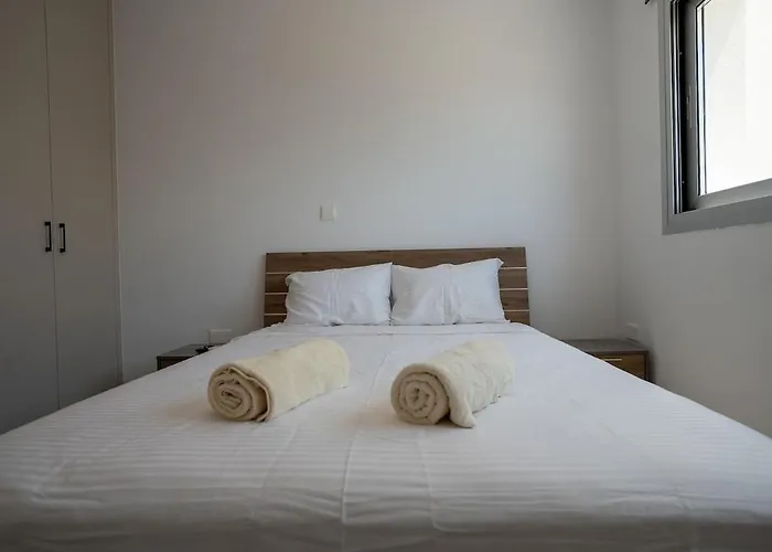 Special Offer - Modern Apartment, Walking Distance To Beach, Hot Tub, Bbq, Rooftop Sea Views Paphos