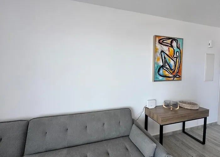 Lejlighed Special Offer - Modern Apartment, Walking Distance To Beach, Hot Tub, Bbq, Rooftop Sea Views Paphos