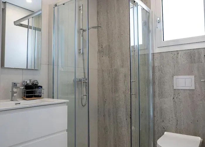 Special Offer - Modern Apartment, Walking Distance To Beach, Hot Tub, Bbq, Rooftop Sea Views *