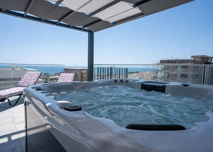 Lejlighed Special Offer - Modern Apartment, Walking Distance To Beach, Hot Tub, Bbq, Rooftop Sea Views *