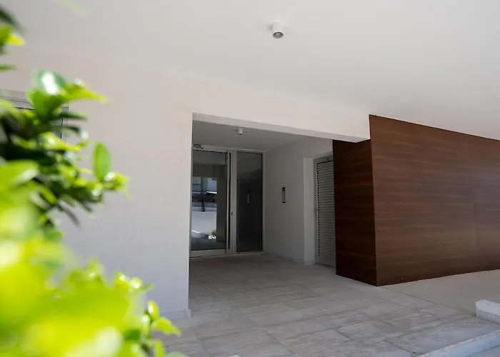 Lejlighed Special Offer - Modern Apartment, Walking Distance To Beach, Hot Tub, Bbq, Rooftop Sea Views Paphos