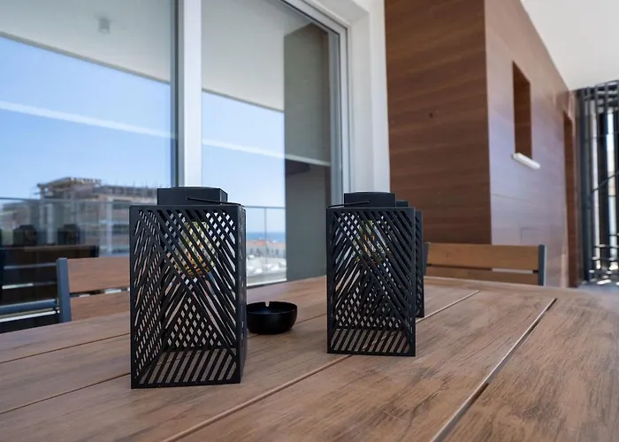 Special Offer - Modern Apartment, Walking Distance To Beach, Hot Tub, Bbq, Rooftop Sea Views Paphos