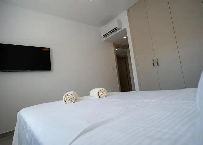 Special Offer - Modern Apartment, Walking Distance To Beach, Hot Tub, Bbq, Rooftop Sea Views Paphos