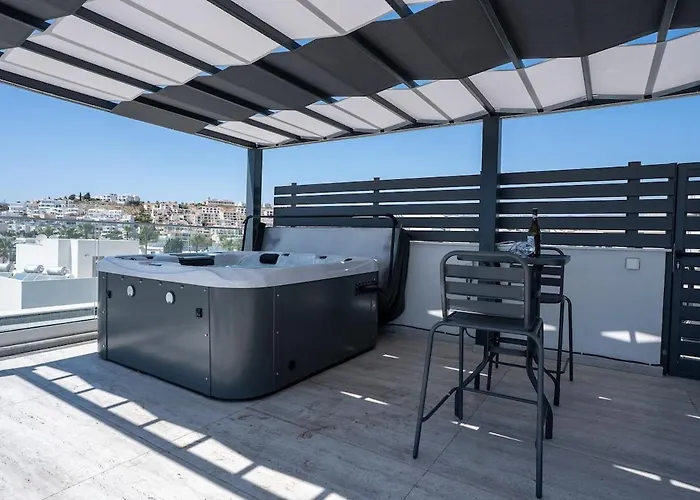 Lejlighed Special Offer - Modern Apartment, Walking Distance To Beach, Hot Tub, Bbq, Rooftop Sea Views