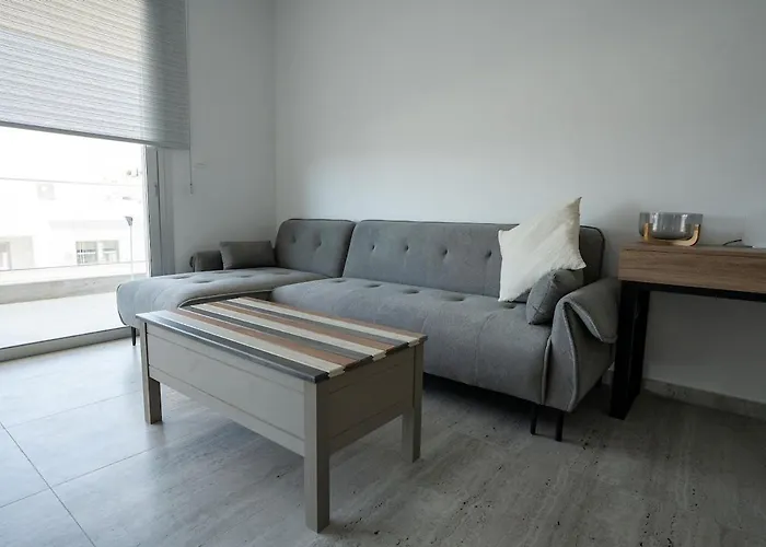 Special Offer - Modern Apartment, Walking Distance To Beach, Hot Tub, Bbq, Rooftop Sea Views Paphos