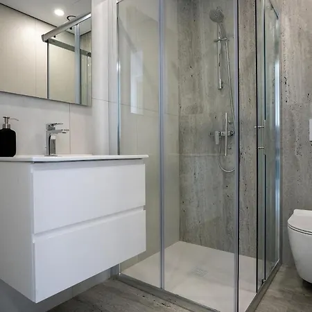 Apartament Modern Apartment, Walking Distance To Beach, Hot Tub, Bbq, Rooftop Sea Views *