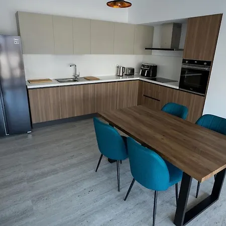 Modern Apartment, Walking Distance To Beach, Hot Tub, Bbq, Rooftop Sea Views Apartament