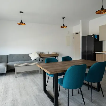 Modern Apartment, Walking Distance To Beach, Hot Tub, Bbq, Rooftop Sea Views * Pafos
